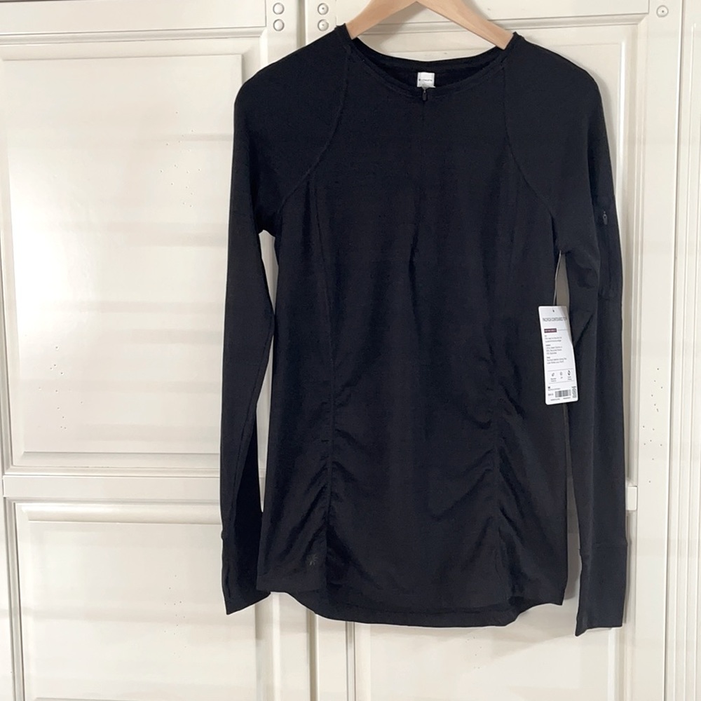 NWT Athleta workout top long sleeve with side and back pocket for storage